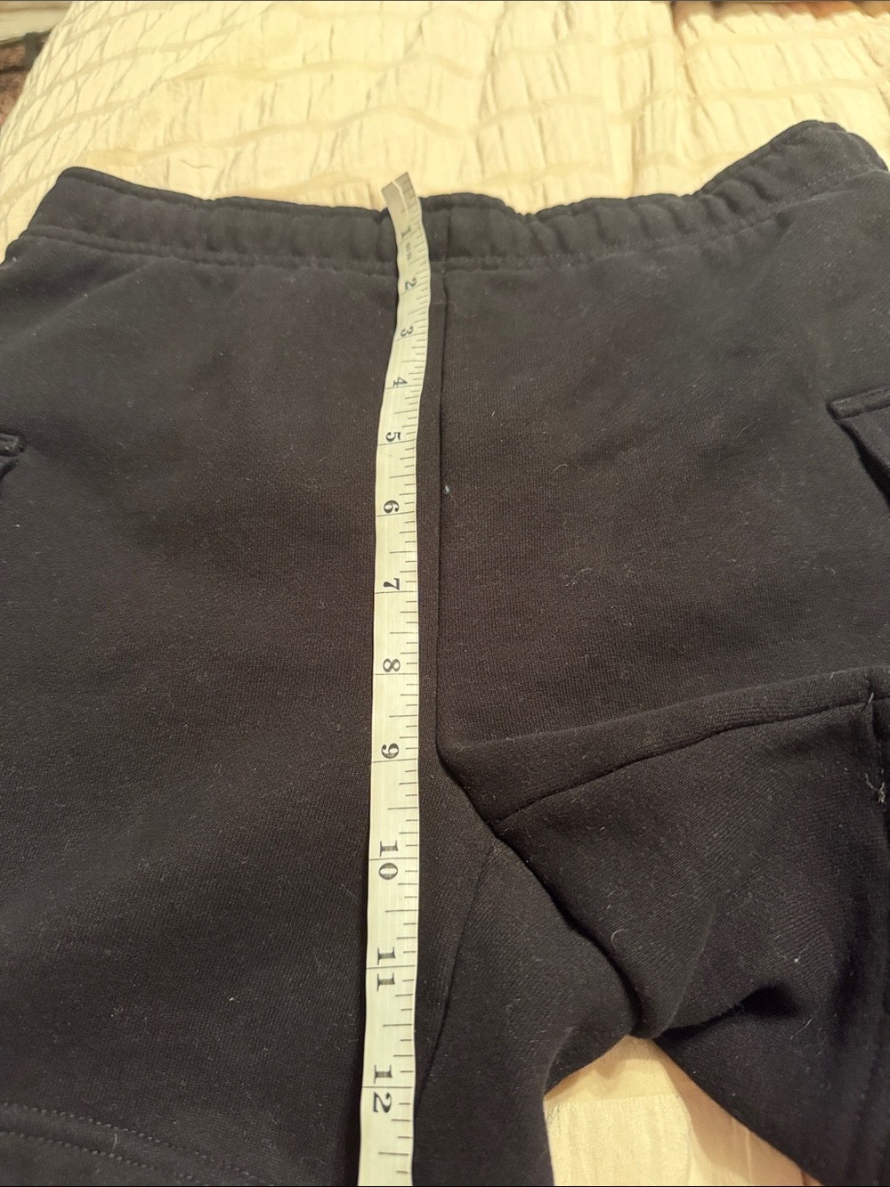 Aritzia black cozy sweatfleece mega cargo mid thigh shorts small - Picture 8 of 9
